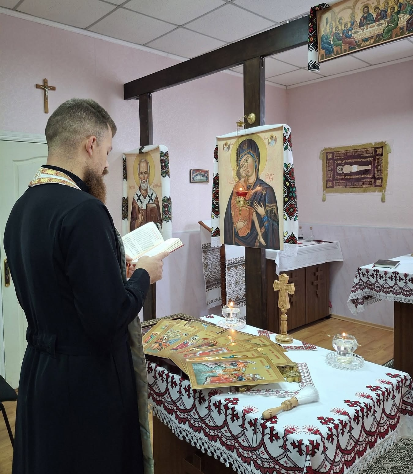 У Погребищі священник УГКЦ проводить безкоштовні майстер-класи з іконопису для відновлення душевного спокою У Погребищі священник УГКЦ проводить безкоштовні майстер-класи з іконопису для відновлення душевного спокою